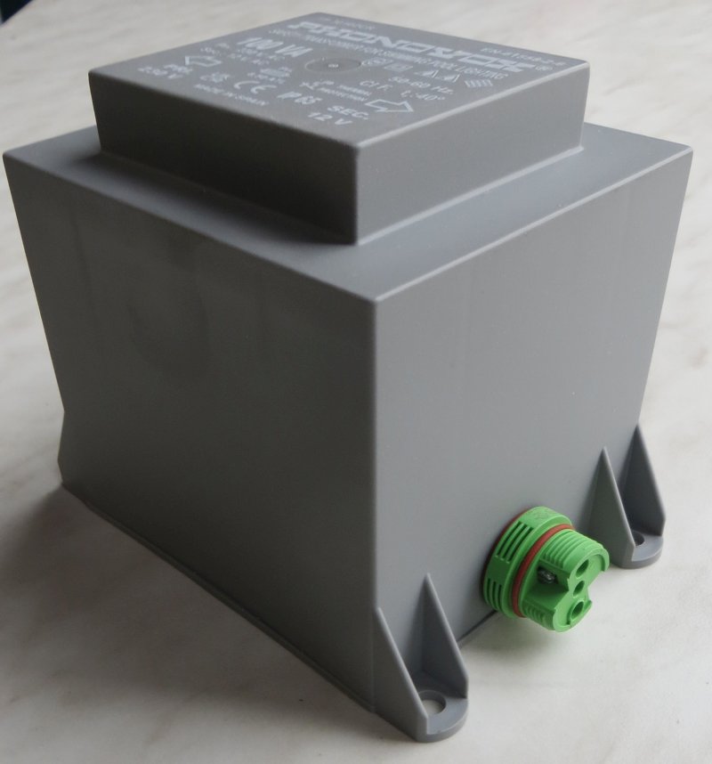 Transformator 230 V auf 12 V 8,33A für Unterwasserscheinwerfer Transformator 230 V auf 12 V 8,33A für Unterwasserscheinwerfer