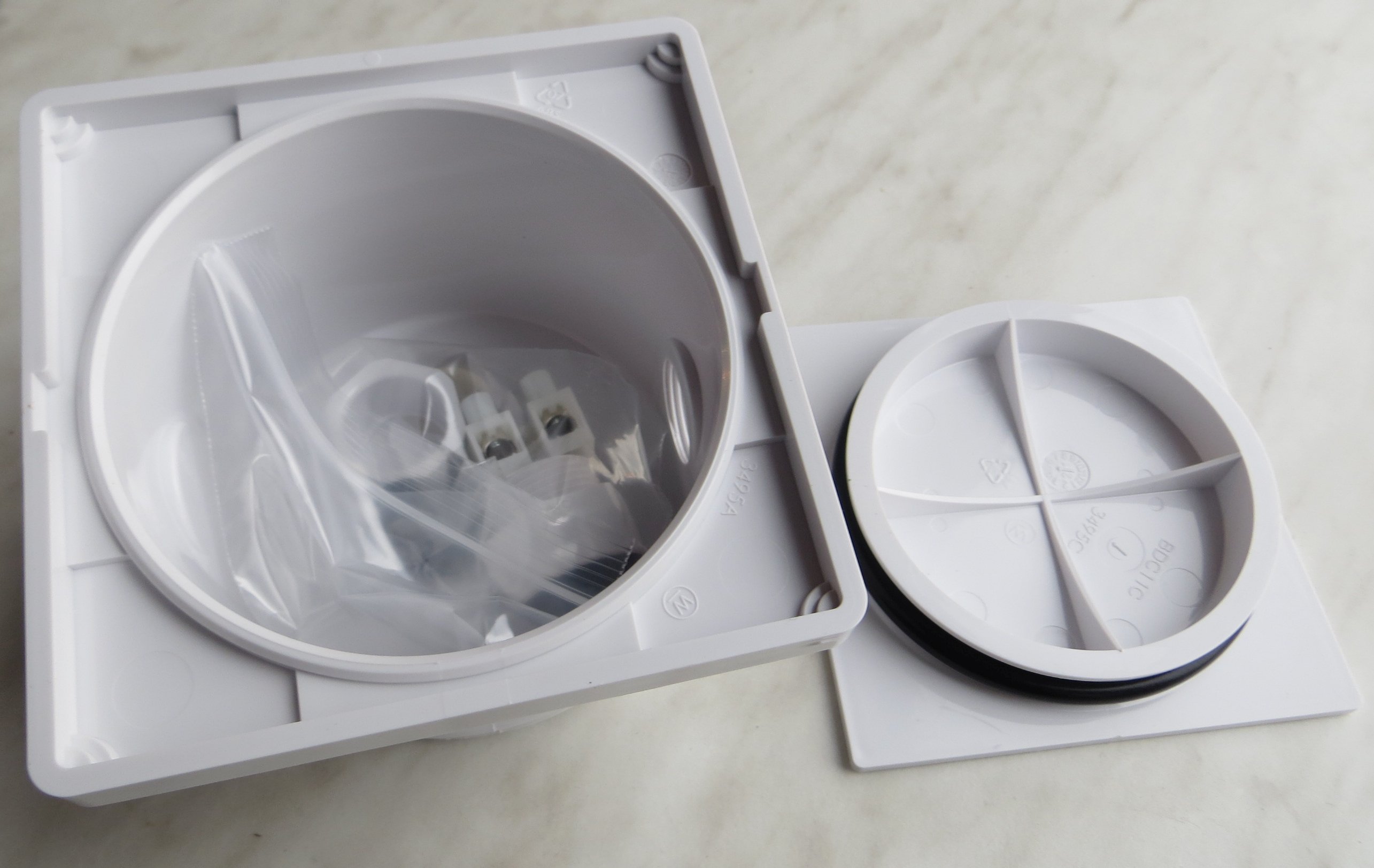 Anschlußbox Unterwasserscheinwerfer CrystaLogic Anschlußbox Unterwasserscheinwerfer CrystaLogic