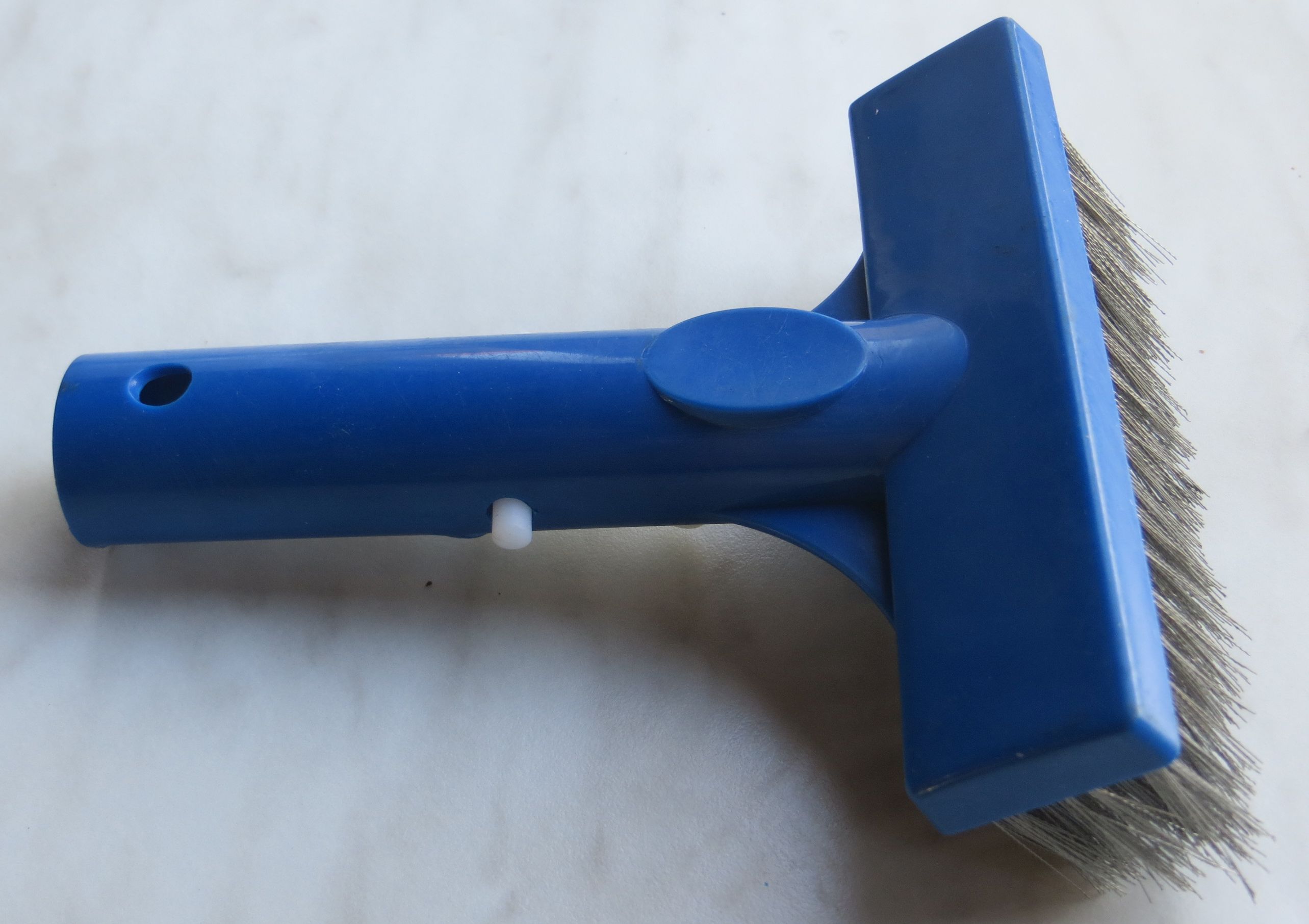 Reinigungsbürste 13 cm mit Metallborsten für den Alu-Teleskopstiel Reinigungsbürste 13 cm mit Metallborsten für den Alu-Teleskopstiel